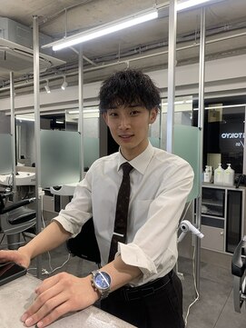 クロムトウキョウ ザ バーバー ネオン 新宿店(CHROM TOKYO the Barber ne/on) ツイストスパイラルパーマ