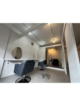 大人女性のためのヘアサロンが旭川に！お洒落な雰囲気の中で、特別なひとときを。