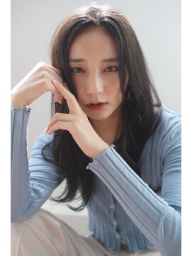 ルフュージュ バイ プロデュース 相模大野店(Refuge by Produce) 暗髪/レイヤーカット/長めバング