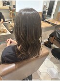 オリーブベージュ