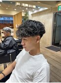 ［雰囲気抜群ヘアスタイル］金メッシュ×ツイスパ