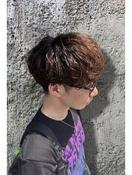 ウィスカーズ(Whiskers) シャドウパーマ