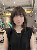 顔まわりレイヤー×ミディアムボブ