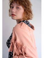 ラレイ(Lalei)&nbsp;【表参道/青山】イエローベージュ×くせ毛風ショート【ささき】