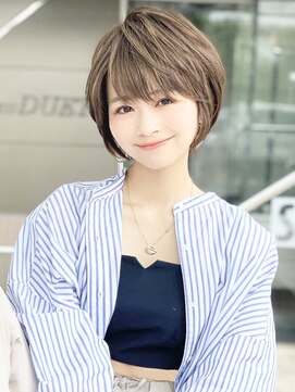 アンド ストーリーズ(&STORIES) 耳かけ/ショートボブ/フォギーベージュ/ウェーブパーマ