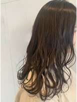 ニナル(Ninal)&nbsp;『 ナチュラルブラウン＆ 艶感カラー 』無造作・毛束感ロング☆