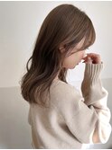 大人可愛い20代30代40代ゆる巻きミディアム×ラテベージュ