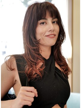 ビュートリアム 福岡(BEAUTRIUM) オシャレを楽しみたい大人女性にオススメロングレイヤーカット