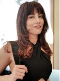 オシャレを楽しみたい大人女性にオススメロングレイヤーカット
