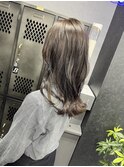 オリーブベージュ