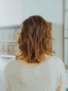 シンシ(Cinci) パーマ風ミディアム