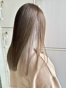 ヘア エッセンス エルメ(hair essence elme) グレージュ×インナーシルバー