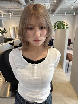 マルフェ 天王寺(marfe) レイヤーボブ　ミディアムレイヤー　ミルクティーベージュ