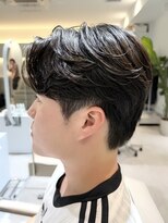 ノラ ウメダ(NORA UMEDA)&nbsp;韓国ヘア カルマパーマ×センターパート×フェザーマッシュ