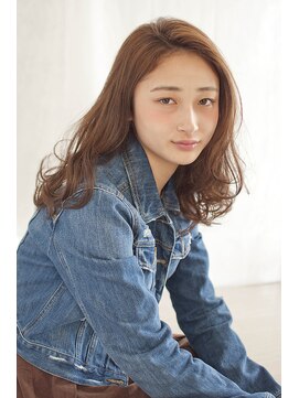 ディフィーノ 青山(DIFINO) ラフでやわらかい質感のウェーブが魅力的なラフウェーブミディ♪