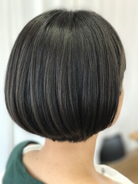 オロ(ORO) 【ORO】ツヤがある耳かけボブ　さがら