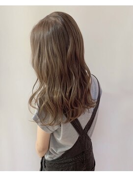 マギー(Magie+) ナチュラルベージュ