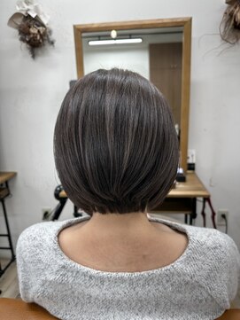 ルチナ 秦野(Lucina) シークレットハイライト／前下がりショート