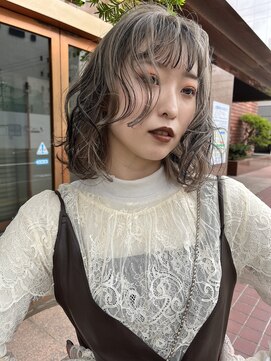 カルテ(QUARTE) ホワイティベージュ × ローライト