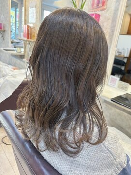 ヘアーエポック(hair epoque) 外ハネくびれミディ/ミルクティーベージュ