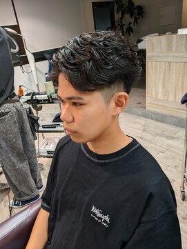 コワファーストナガサキシャンプーボーイ(COIFF1RST NAGASAKI SHAMPOO BOY) アップバング×ハードリバースカール