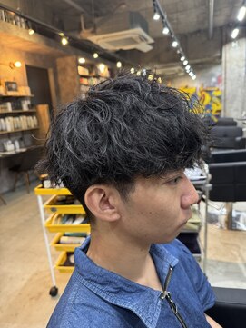 カーニー 上野(kearny) ツイストスパイラルパーマ縦落ちパーマメンズ波巻きパーマ