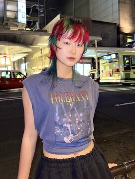 スノッブエンバンプ(snob enVAmp) レッドとグリーンのシャギーウルフ