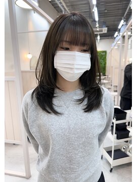 シダ(sida) レイヤーカットでふんわり可愛く♪