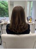 レイヤーカット×オリーブベージュ