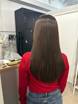カミエ(kamie) ツヤ感溢れるブラウンロング × 大人っぽい柔らかさ