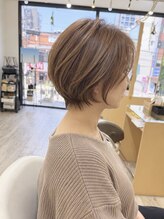イソラブル(ISOLA-blu)&nbsp;イソラブル黒川店で叶える明るい白髪染め大人ショート×ベージュ