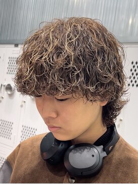フィフス トウキョウ (fifth TOKYO) センターパートツイストスパイラルパーマメンズマッシュパーマ