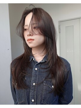 カート バイ デコ(Kurt by DECO) 透明感抜群のオリーブグレージュとレイヤーカット