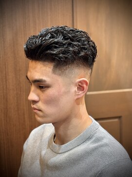 バーバーショップ スバル(BARBERSHOP SUBARU) <理容室><バーバー><おーてぃー>オールバックパーマ