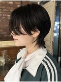 大人女性ハンサムショートマッシュウルフ黒髪ショート