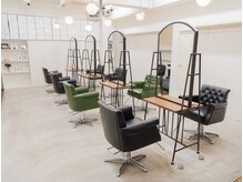 バレエ ヘアーアンドメイク(BALLET HAIR&MAKE)の雰囲気（オシャレで落ち着いた店内☆）