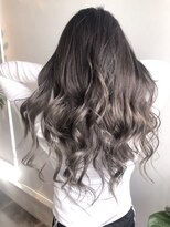 フレールヘアー(Frere hair) くくった時にも見えるバレイヤージュカラー