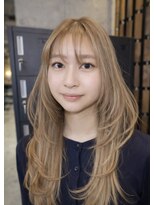 ロロネー 池田(Lolonois)&nbsp;ミルクティーベージュ × レイヤーカット｜透明感カラー