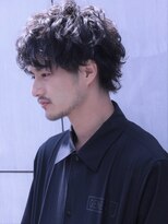 ガズル ハラジュク(GUZZLE HARAJUKU) 大人20代、30代メンズのマッシュウルフにスパイラルパーマ黒髪