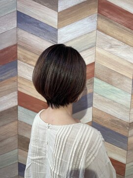 ヘアートゥリース(hair trees) ハイライト×丸みショートボブ