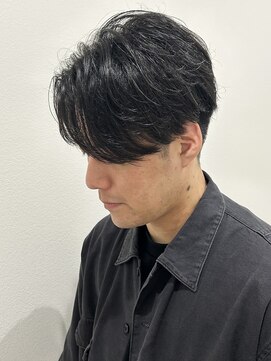 ヒュイル バイ ニアウ(Hwyl by Niau) メンズマッシュセンターパートスパイラルパーマニュアンスパーマ