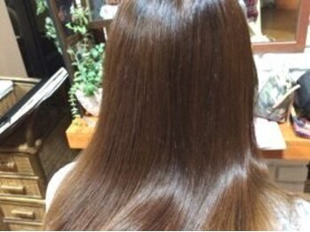 スターベリーズ ヘアデザイン(star beleiz)の写真/ダメージレスにこだわった施術と薬剤で髪に本来の潤いと艶を…*くせ毛を活かすカット技術をご体感下さい♪