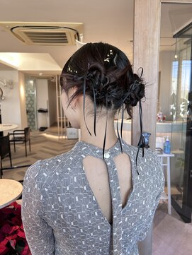 ビファイン 本店(Befine) 金箔×黒リボンの大人タイトアレンジ」