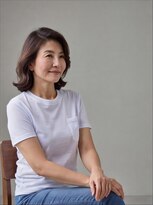 キヴィ(kivi)&nbsp;白髪ぼかしハイライト×大人レイヤーミディアム