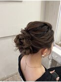 緩やかなウェーブのアップスタイル