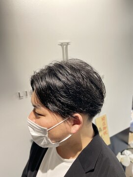 リバティシェアバーバー 銀座(LIBERTY SHARE BARBER) 前下がりセンターパート/ミディアム/〈銀座〉理容室