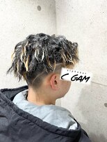 アルファベットシーガム(C gam) 壁を見つめていますハイライトメッシュにツイスパ添え