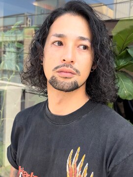 オルト(Altn) 大人の黒髪ミディアムロング波巻きパーマツイストスパイラルヘア