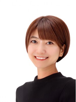 高い技術力と丁寧なカウンセリングで肌と瞳の色から一人ひとりの魅力を引き出す『似合わせカラー』が大人気