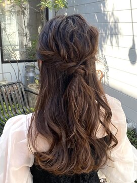 ガーランド (Garland) 【 どの場面でもOK！】大人かわいい　ハーフアップアレンジ